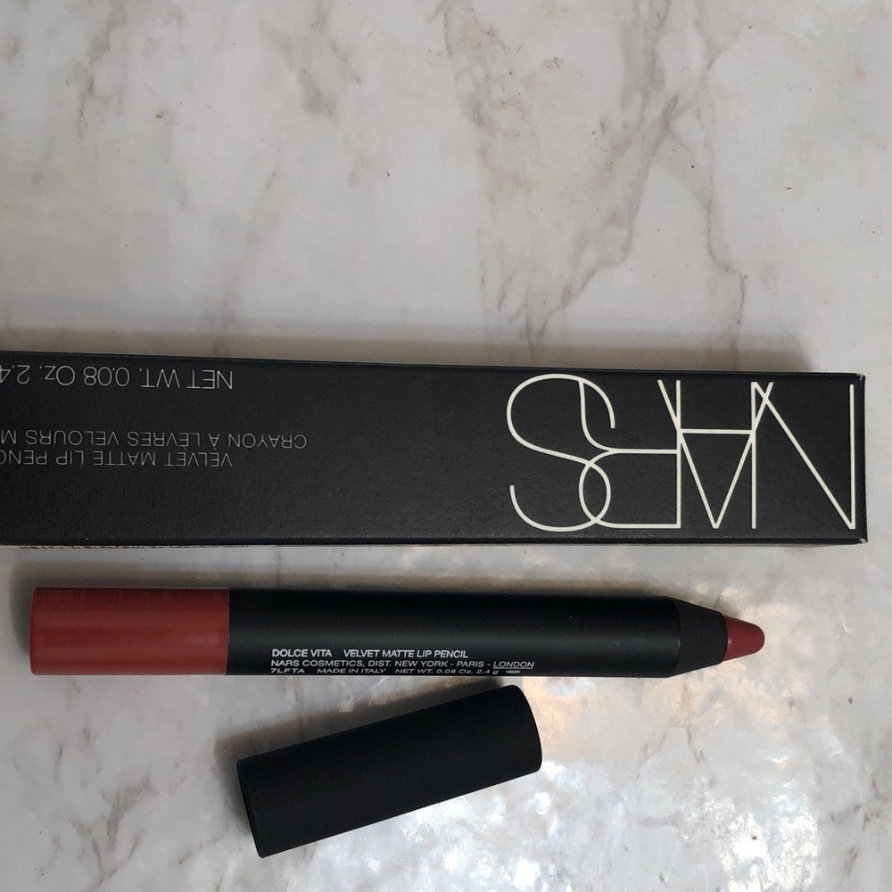 Nars lip pencil in Dolce Vita